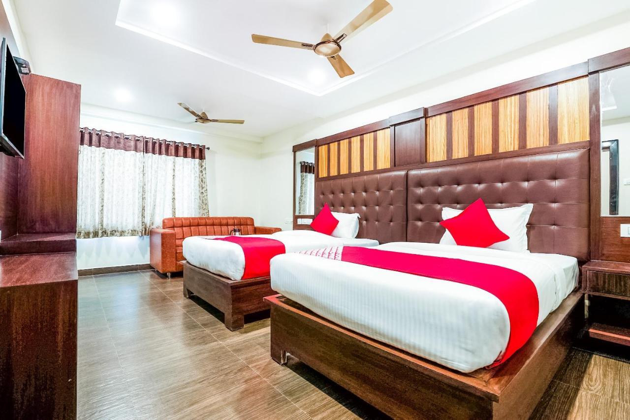 Oyo 16155 Hotel Dcm Grand Vijayawāda Exterior foto