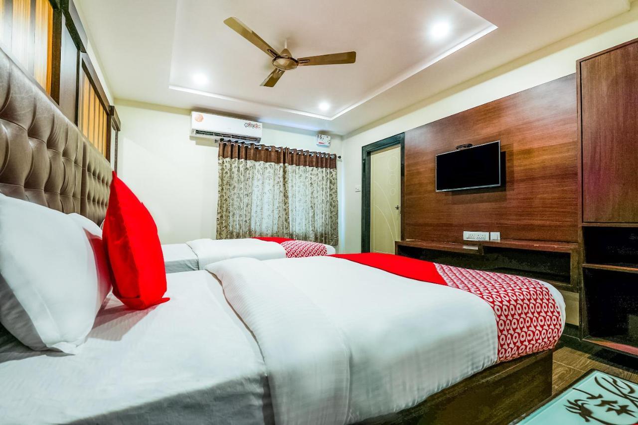 Oyo 16155 Hotel Dcm Grand Vijayawāda Exterior foto