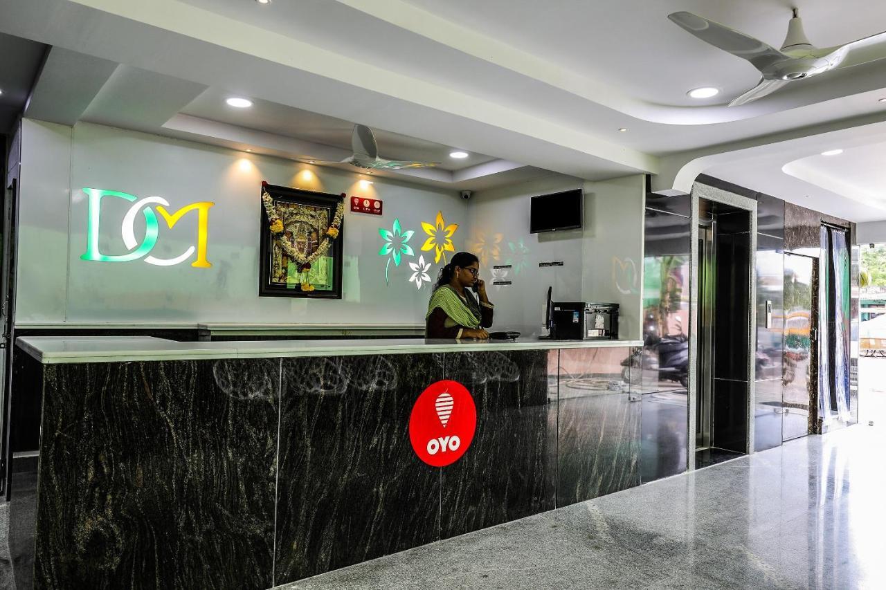 Oyo 16155 Hotel Dcm Grand Vijayawāda Exterior foto